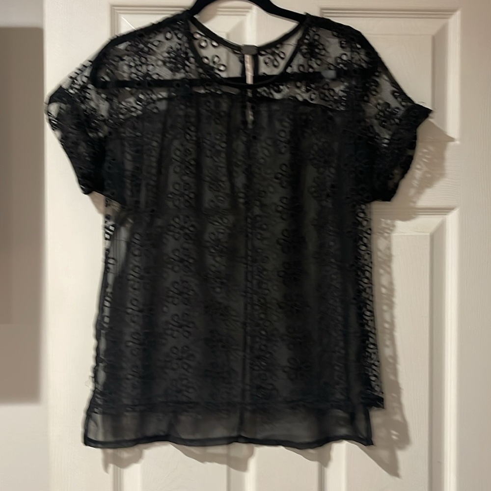 We  the free Women t shirt  black size l.60 cotton 40polyester good condition